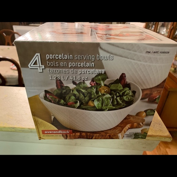 4 serving bowls never opened - Picture 3 of 5